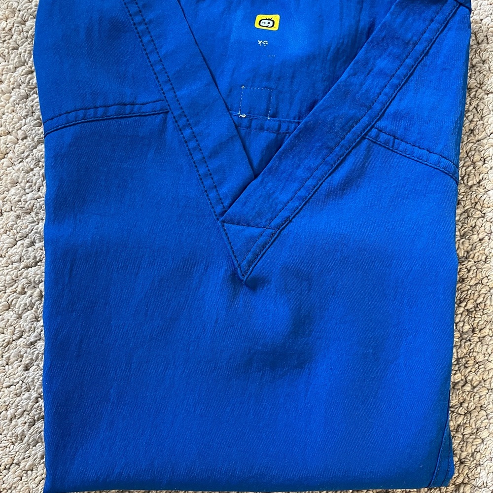 Wonder Wink royal blue V-Neck Scrub Top XS